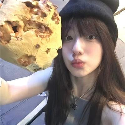 穿着旗袍的女孩